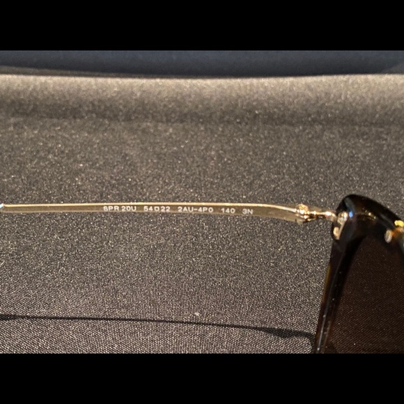 Prada sunglasses - Picture 8 of 9